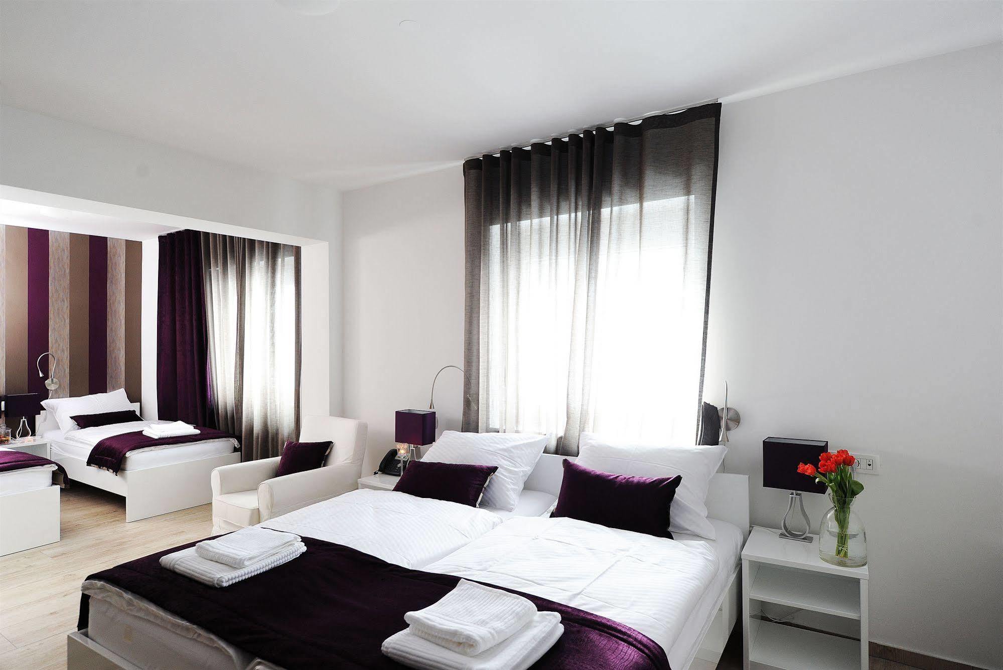 Garni Hotel Azur Ljubljana Eksteriør billede