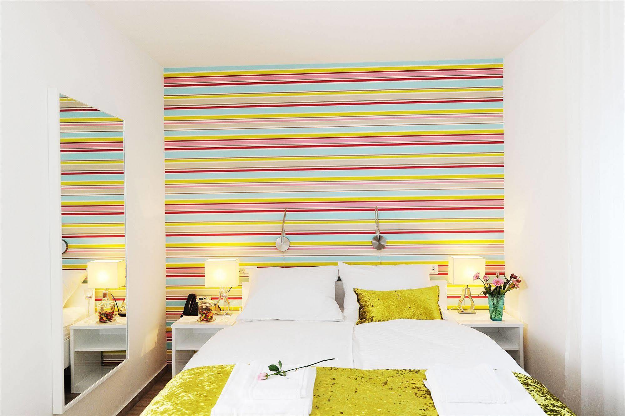 Garni Hotel Azur Ljubljana Eksteriør billede